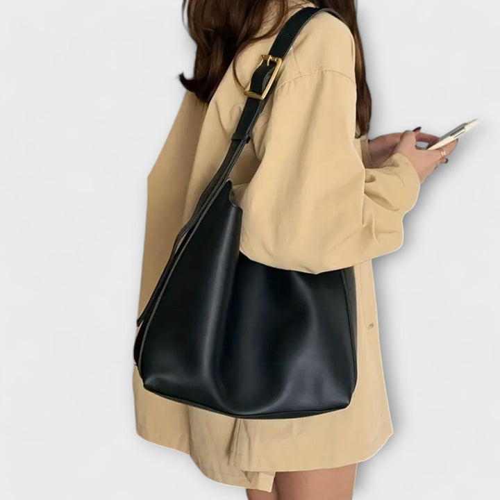 Yrla | Timeless Shoulder Bag